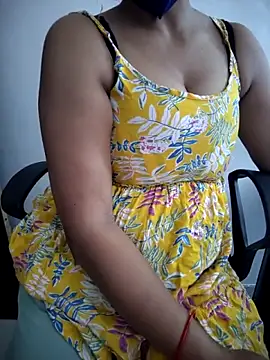 Snapshot of your_favourite_bhabhi chatting on March 9, 8:51 am your favourite bhabhi online show from March 9, 8:51 am