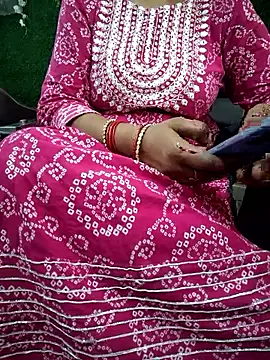 Snapshot of your_favourite_bhabhi chatting on May 28, 7:05 am your favourite bhabhi online show from May 28, 7:05 am