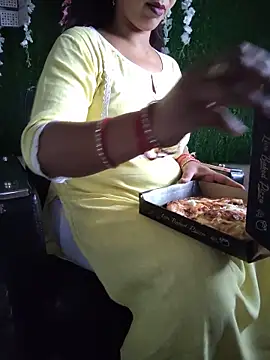 Snapshot of your_favourite_bhabhi chatting on May 29, 7:50 am your favourite bhabhi online show from May 29, 7:50 am