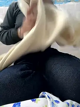 Snapshot of miss_moonikaa chatting on January 17, 10:42 am miss moonikaa online show from January 17, 10:42 am