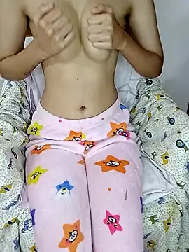 miss raavy online show from February 16, 9:38 am