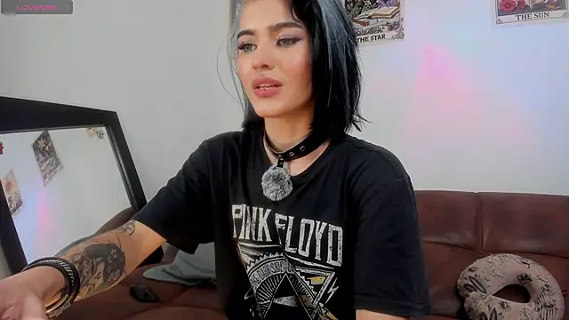 La Diabla 111  online show from April 30, 6:47 pm