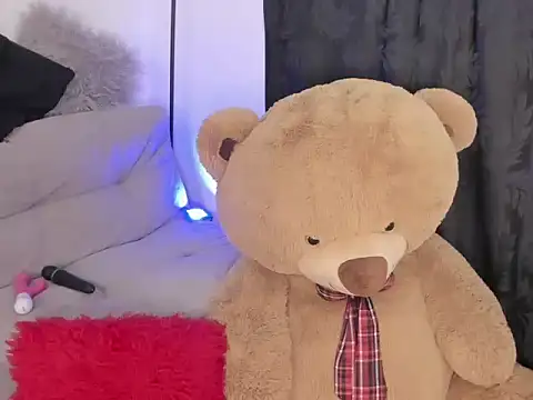 Snapshot of Elyross1_ chatting on October 12, 9:36 pm Elyross1 online show from October 12, 9:36 pm
