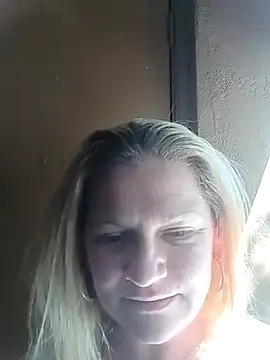 Snapshot of Goldenndoll chatting on November 13, 4:28 pm Goldenndoll online show from November 13, 4:28 pm