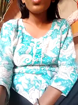 Snapshot of Riya_patola chatting on May 10, 9:47 am Riya patola online show from May 10, 9:47 am