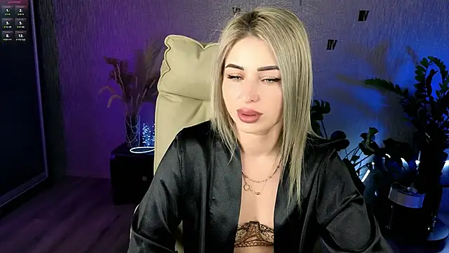 NikkiiStill online show from March 10, 3:11 am