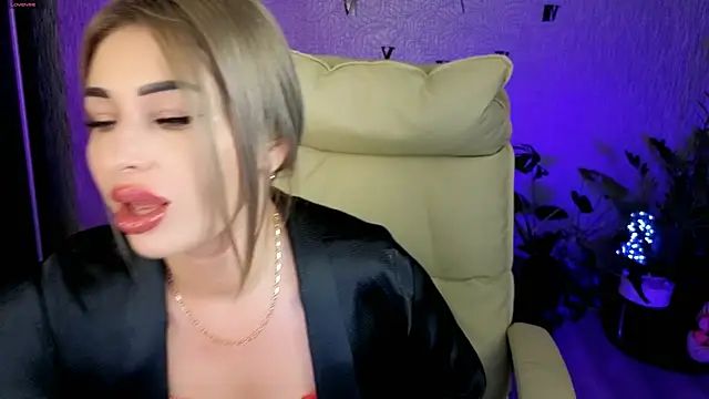 Snapshot of NikkiiStill chatting on June 28, 12:38 am NikkiiStill online show from June 28, 12:38 am