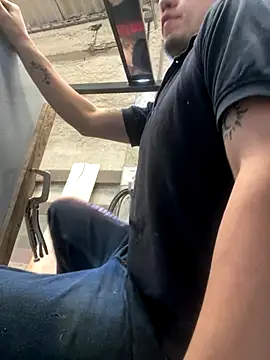 True Di online show from December 18, 4:24 pm