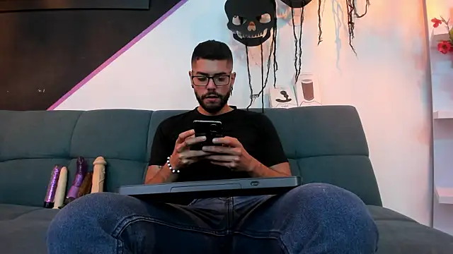 Snapshot of DanteWinter chatting on October 14, 3:07 am DanteWinter online show from October 14, 3:07 am