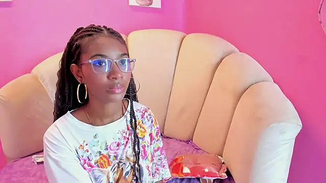 Snapshot of MarianRosse chatting on October 2, 8:27 pm MarianRosse online show from October 2, 8:27 pm