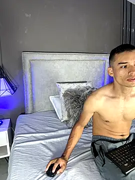 Tasha and Karl online show from September 25, 3:10 am