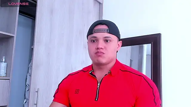 Snapshot of KingLevi01 chatting on January 18, 3:05 pm KingLevi01 online show from January 18, 3:05 pm