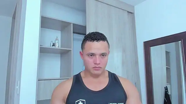 Snapshot of KingLevi01 chatting on February 3, 10:04 pm KingLevi01 online show from February 3, 10:04 pm