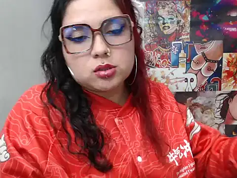 Snapshot of Curvy-Queen chatting on September 18, 1:18 am Curvy-Queen online show from September 18, 1:18 am