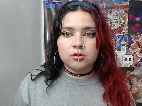 Snapshot of Curvy-Queen chatting on October 9, 3:15 am Curvy-Queen online show from October 9, 3:15 am