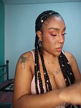 Snapshot of Queen_Amara chatting on April 11, 3:44 am Queen Amara online show from April 11, 3:44 am