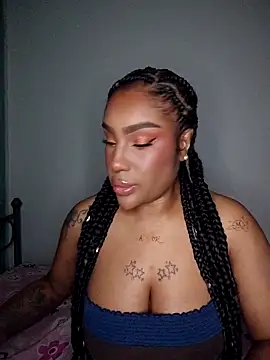 Snapshot of Queen_Amara chatting on April 14, 3:34 am Queen Amara online show from April 14, 3:34 am