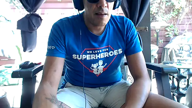 Snapshot of TumbledDarn chatting on July 9, 7:18 pm TumbledDarn online show from July 9, 7:18 pm