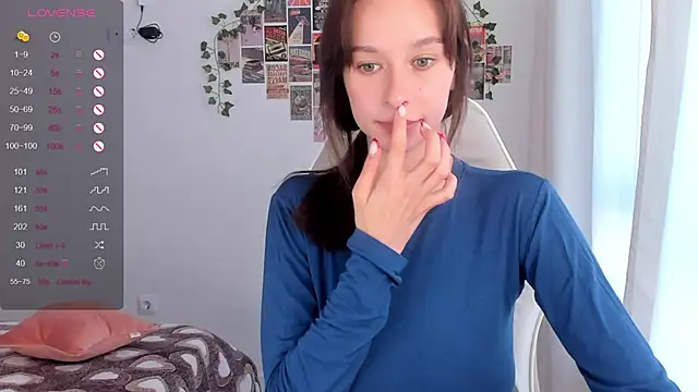 Snapshot of _Alissaa chatting on October 1, 2:12 pm  Alissaa online show from October 1, 2:12 pm