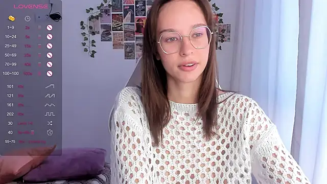 Snapshot of _Alissaa chatting on October 6, 1:19 pm  Alissaa online show from October 6, 1:19 pm