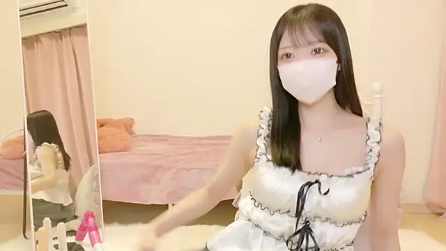 Snapshot of roachan_ chatting on February 7, 3:16 pm roachan online show from February 7, 3:16 pm