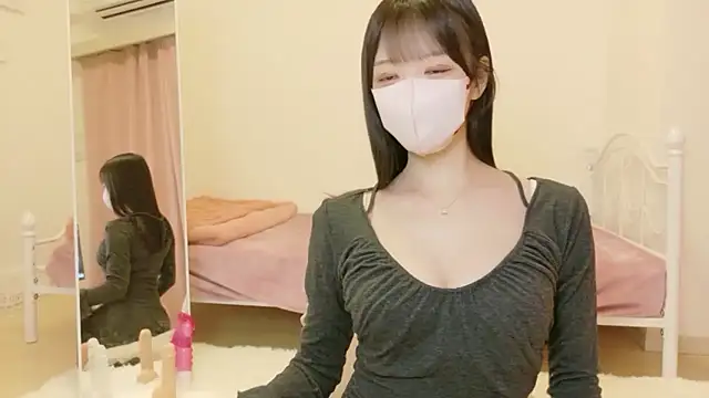 Snapshot of roachan_ chatting on February 10, 3:27 pm roachan online show from February 10, 3:27 pm