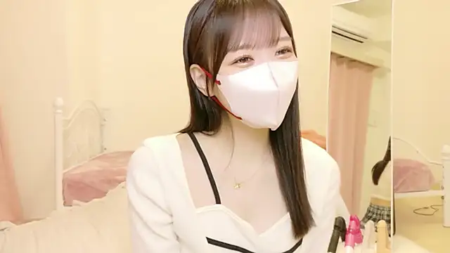 Snapshot of roachan_ chatting on February 17, 1:29 pm roachan online show from February 17, 1:29 pm