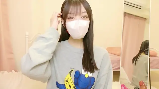 Snapshot of roachan_ chatting on March 6, 1:40 pm roachan online show from March 6, 1:40 pm