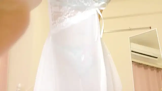 Snapshot of roachan_ chatting on April 4, 12:57 pm roachan online show from April 4, 12:57 pm