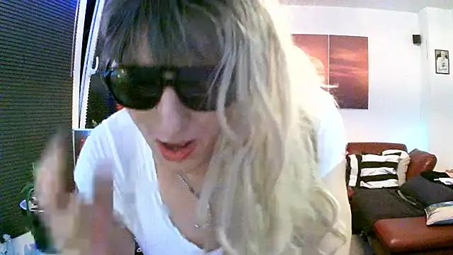 hellgirl1980 online show from November 8, 12:22 am