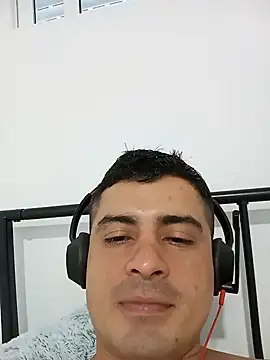 Andr3s69xxx online show from May 19, 7:09 pm