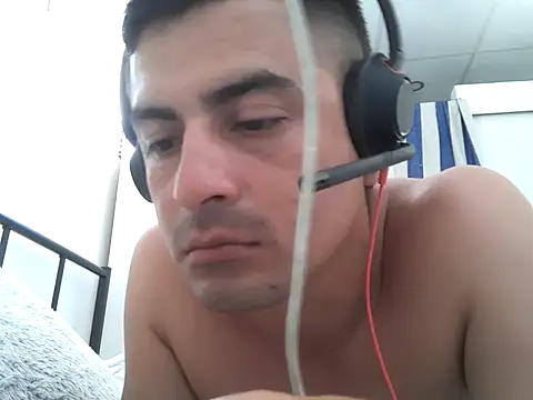 Andr3s69xxx online show from June 1, 4:20 pm