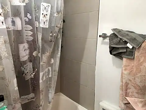 littyleesh1 online show from November 6, 8:59 am