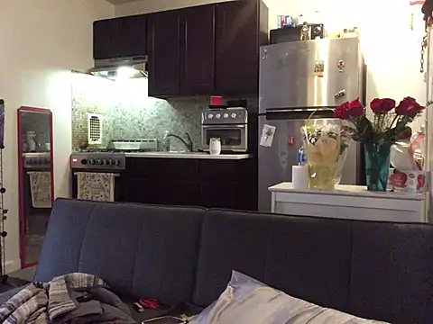 littyleesh1 online show from April 10, 11:26 am