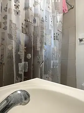 littyleesh1 online show from April 12, 1:38 pm