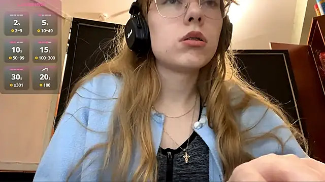 Snapshot of LouieRutt chatting on September 9, 4:50 pm LouieRutt online show from September 9, 4:50 pm