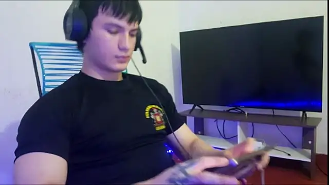 ErickWalton online show from November 19, 5:40 am