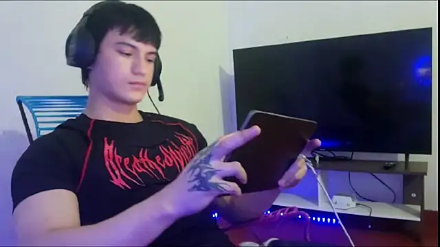 ErickWalton online show from November 21, 5:17 am