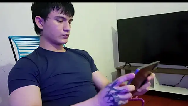 ErickWalton online show from December 2, 5:35 am