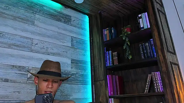 Snapshot of B_Wild chatting on February 20, 3:03 am B Wild online show from February 20, 3:03 am