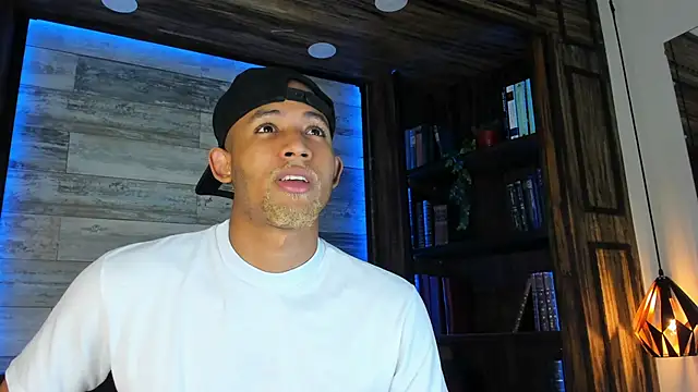 Snapshot of B_Wild chatting on February 24, 3:26 am B Wild online show from February 24, 3:26 am