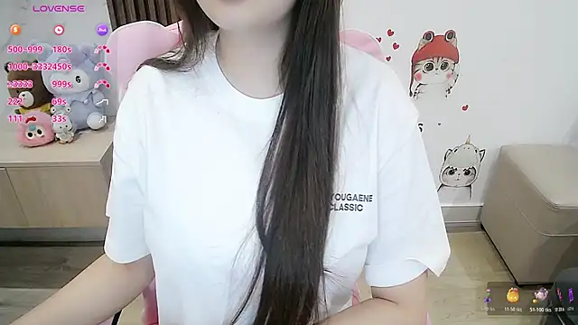 Snapshot of Eirlys18 chatting on October 19, 1:56 pm Eirlys18 online show from October 19, 1:56 pm