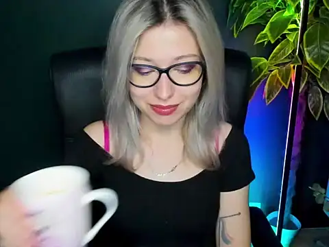 Snapshot of loveHeidi chatting on September 11, 6:24 am loveHeidi online show from September 11, 6:24 am