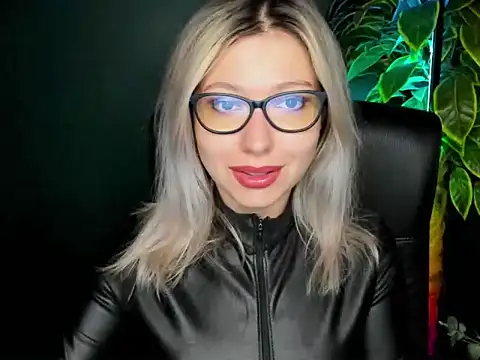 Snapshot of loveHeidi chatting on September 15, 4:23 am loveHeidi online show from September 15, 4:23 am