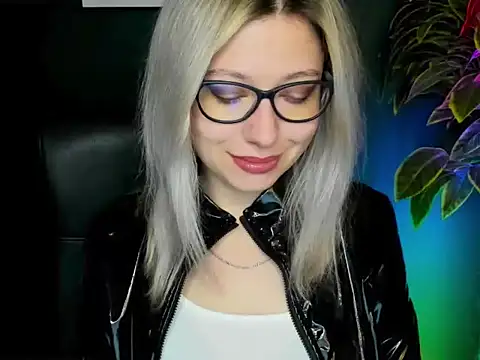 Snapshot of loveHeidi chatting on September 18, 4:25 am loveHeidi online show from September 18, 4:25 am