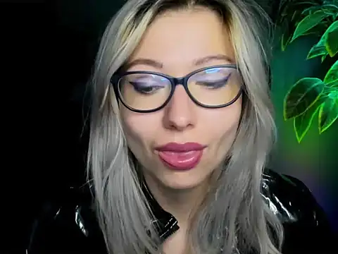 Snapshot of loveHeidi chatting on September 23, 6:38 am loveHeidi online show from September 23, 6:38 am