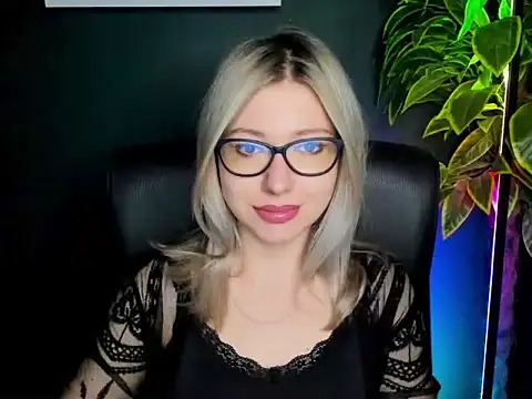 Snapshot of loveHeidi chatting on September 24, 4:27 am loveHeidi online show from September 24, 4:27 am