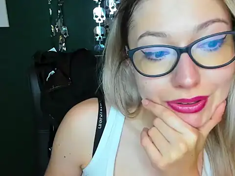 Snapshot of loveHeidi chatting on October 29, 9:22 am loveHeidi online show from October 29, 9:22 am