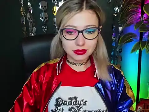 Snapshot of loveHeidi chatting on October 31, 5:30 am loveHeidi online show from October 31, 5:30 am