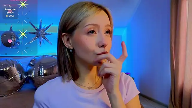 LumMina online show from April 5, 1:58 am